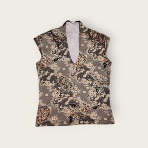 Vintage Y2k XOXO black floral print v-neck cap sleeve slightly croppws baby tee